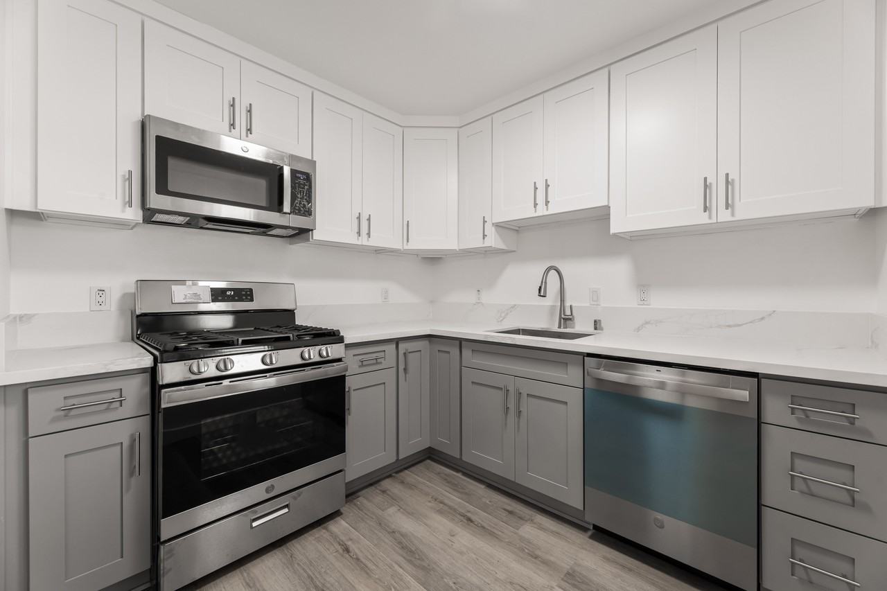 Franklin Plaza - Photo 2 of 33