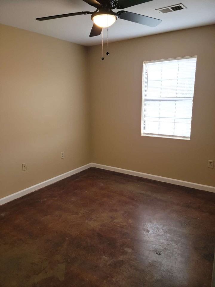 393 Brian St - Photo 6 of 8