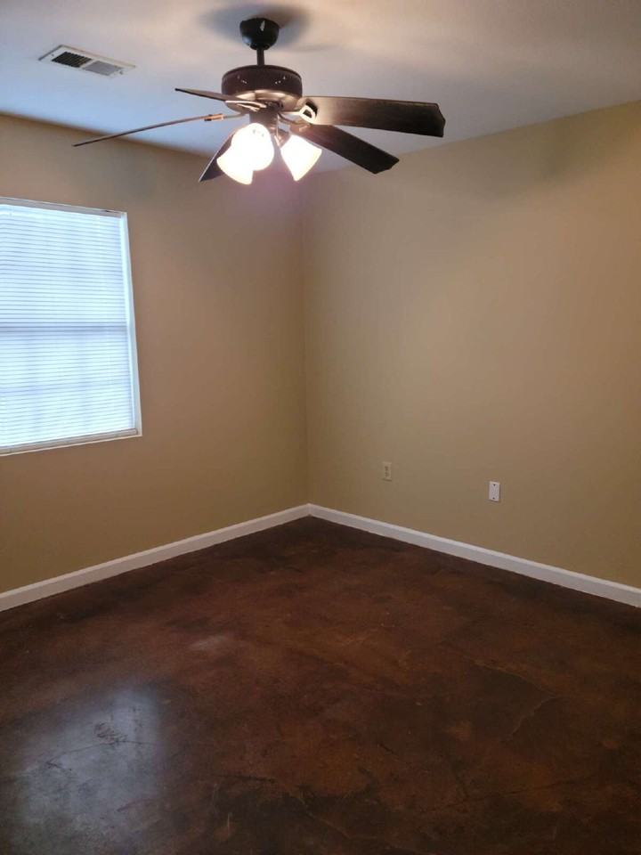 393 Brian St - Photo 7 of 8