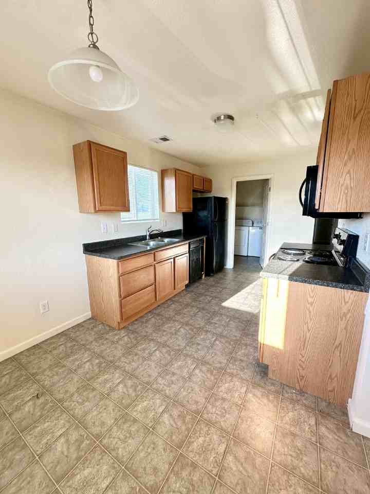 204 Abby Rd Apt 201 - Photo 5 of 15