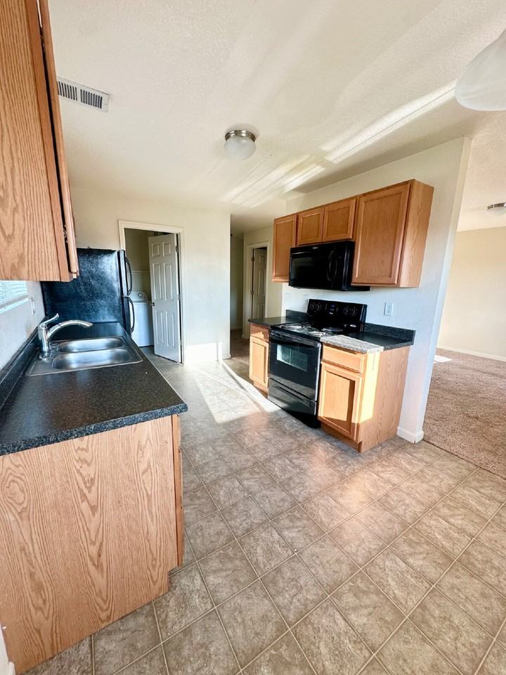 204 Abby Rd Apt 201 - Photo 6 of 15