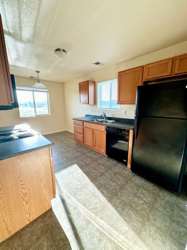 204 Abby Rd Apt 201 - Photo 7 of 15