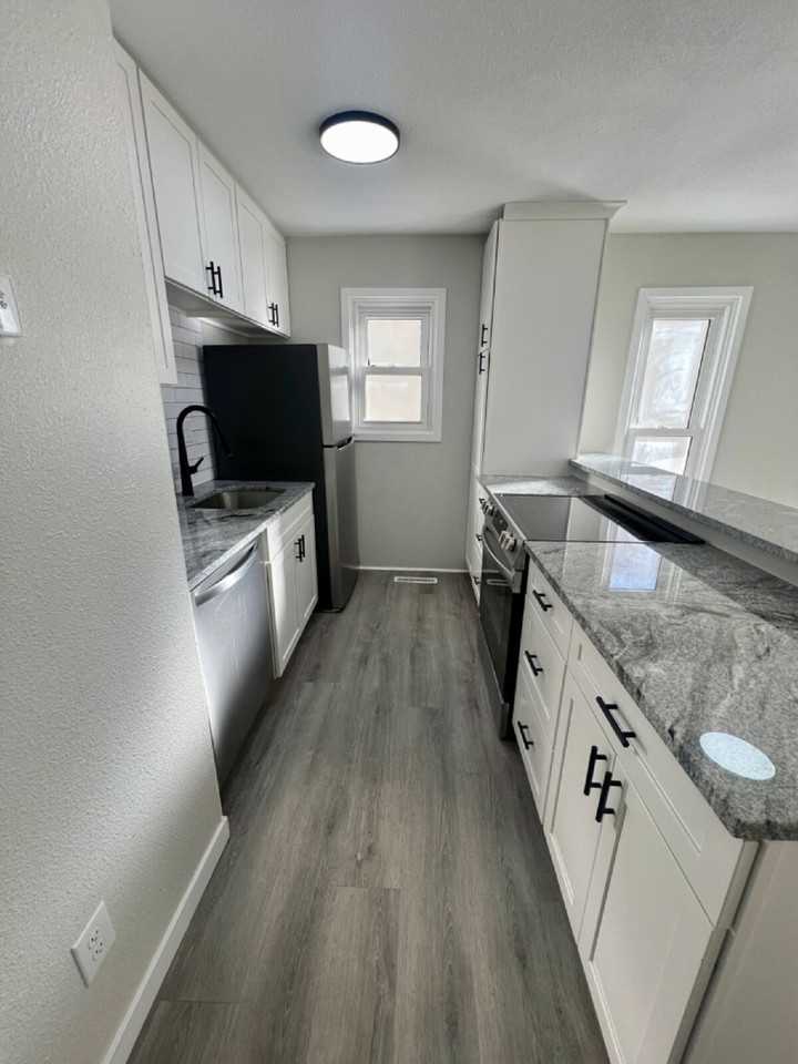 2406 Pattison Ave Apt B - Photo 4 of 12