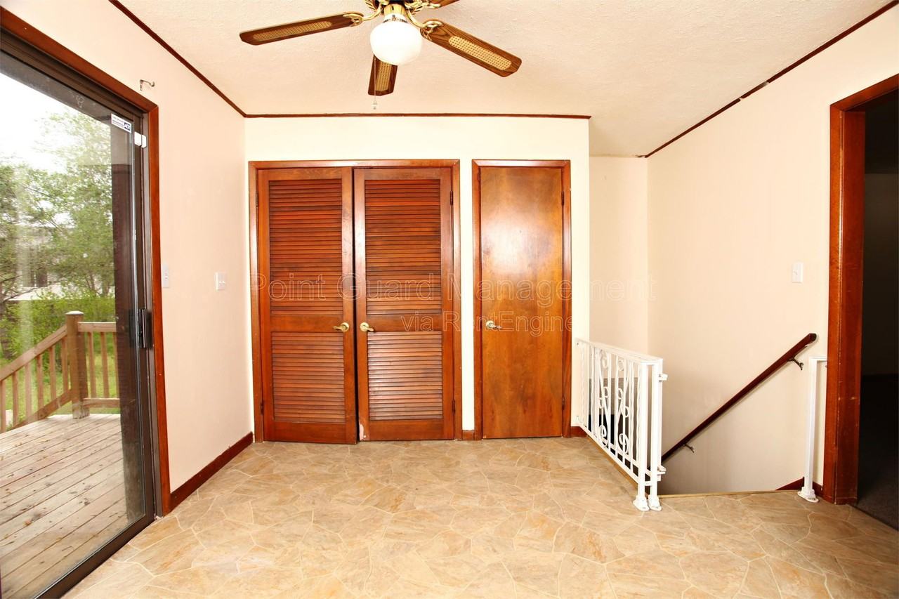 437 Hillcrest Ct N #1 - Photo 4 of 19