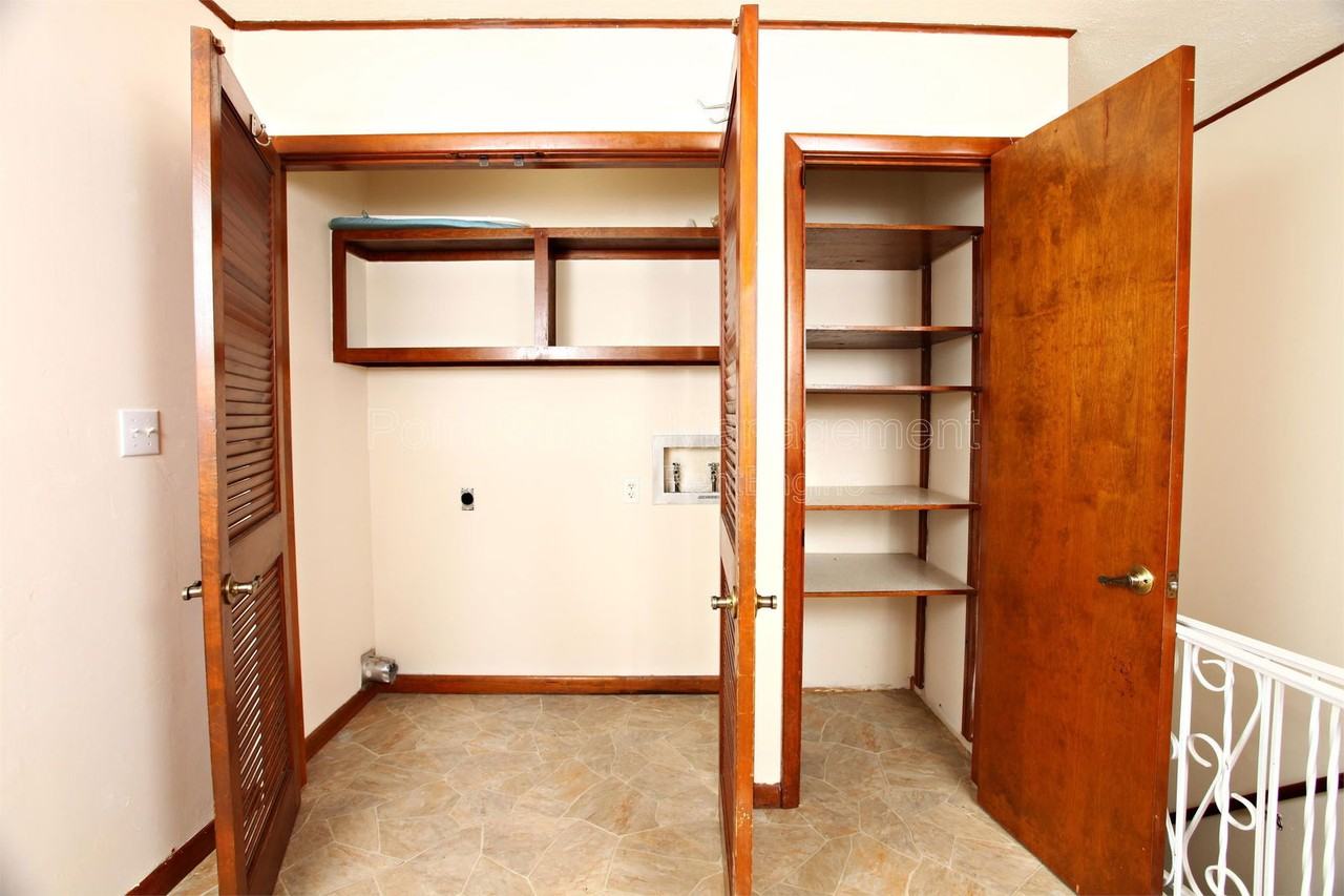 437 Hillcrest Ct N #1 - Photo 5 of 19