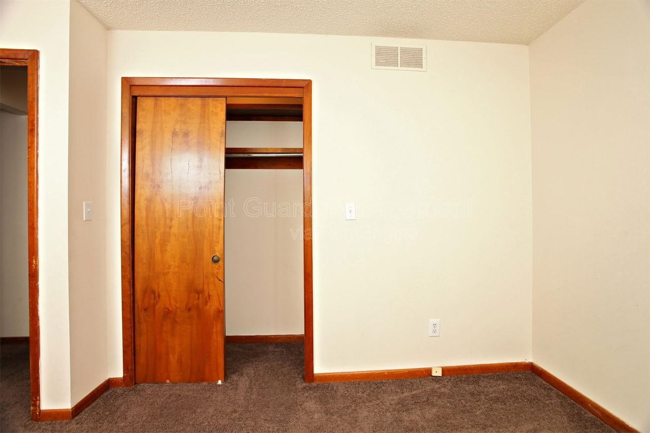 437 Hillcrest Ct N #1 - Photo 7 of 19