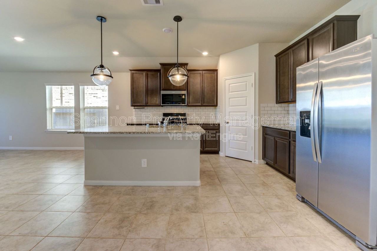 1207 Cascade Hills Dr - Photo 4 of 27