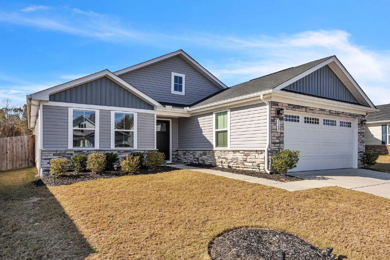 128 Sylvester St - Photo 2 of 26