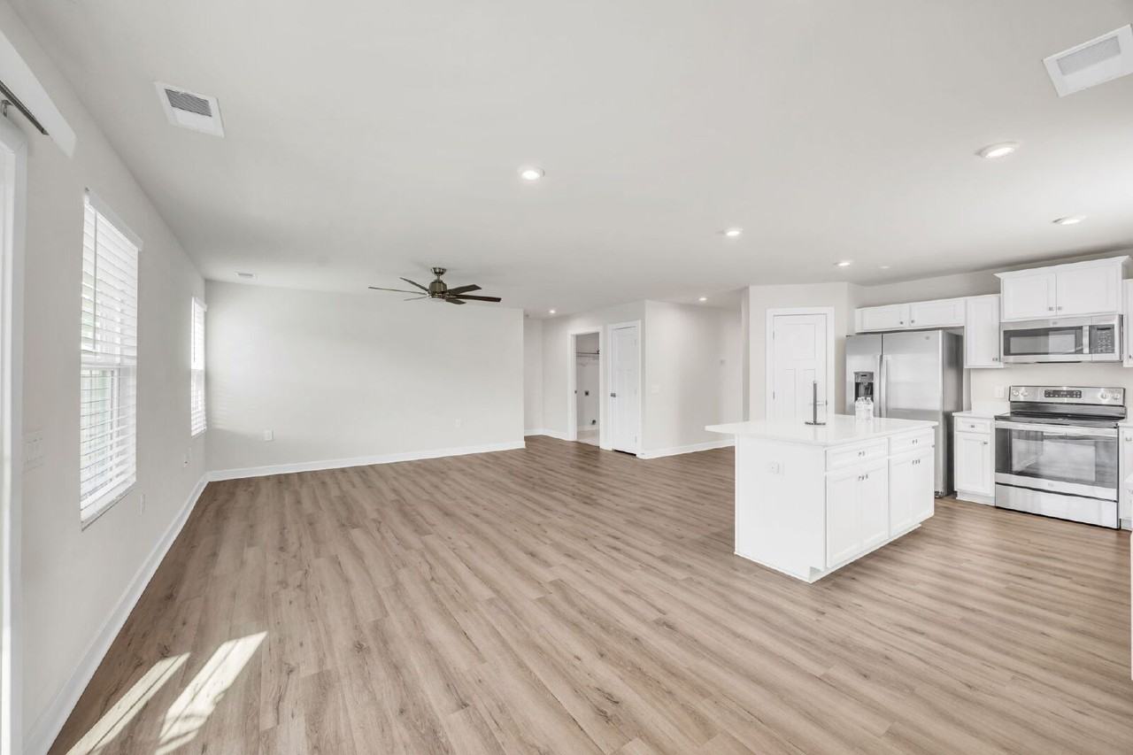 128 Sylvester St - Photo 6 of 26