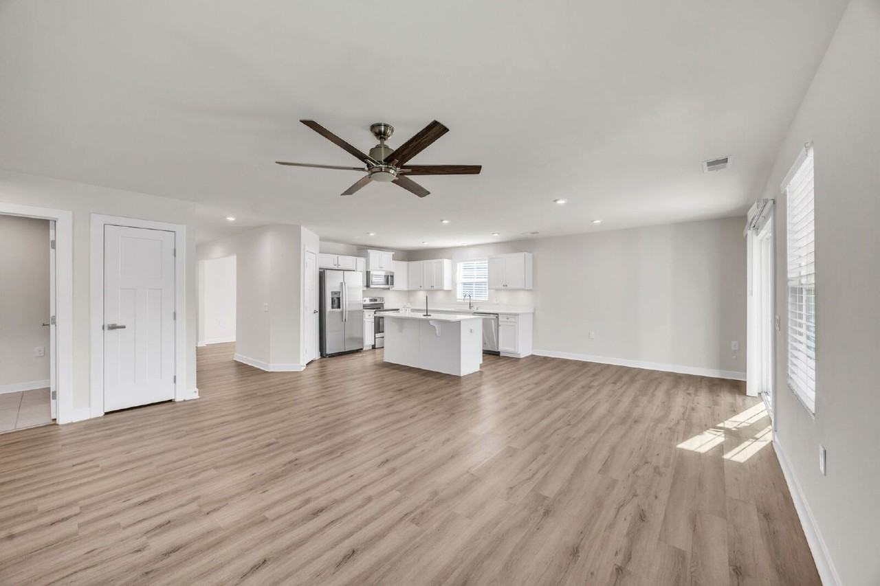 128 Sylvester St - Photo 7 of 26