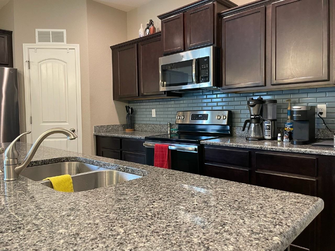 7360 Primavera Ln - Photo 7 of 40