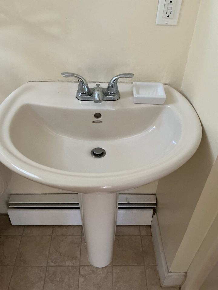 63 Thompson St - Photo 3 of 4