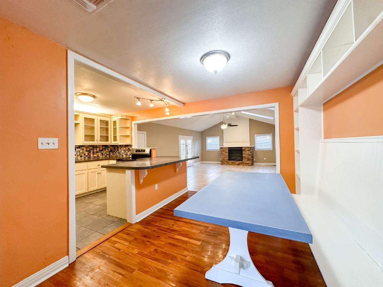 2614 32nd St - Photo 5 of 37