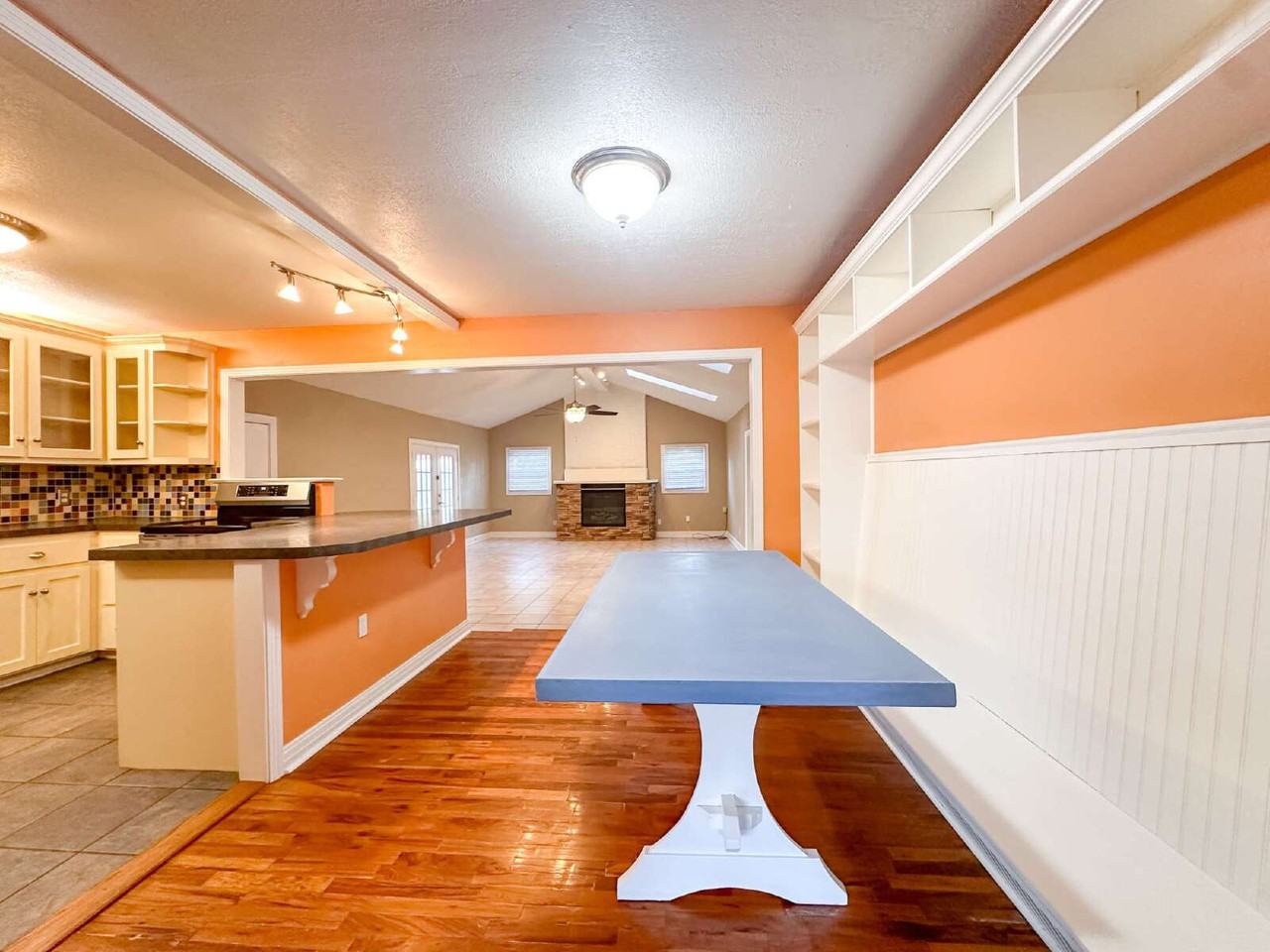 2614 32nd St - Photo 6 of 37