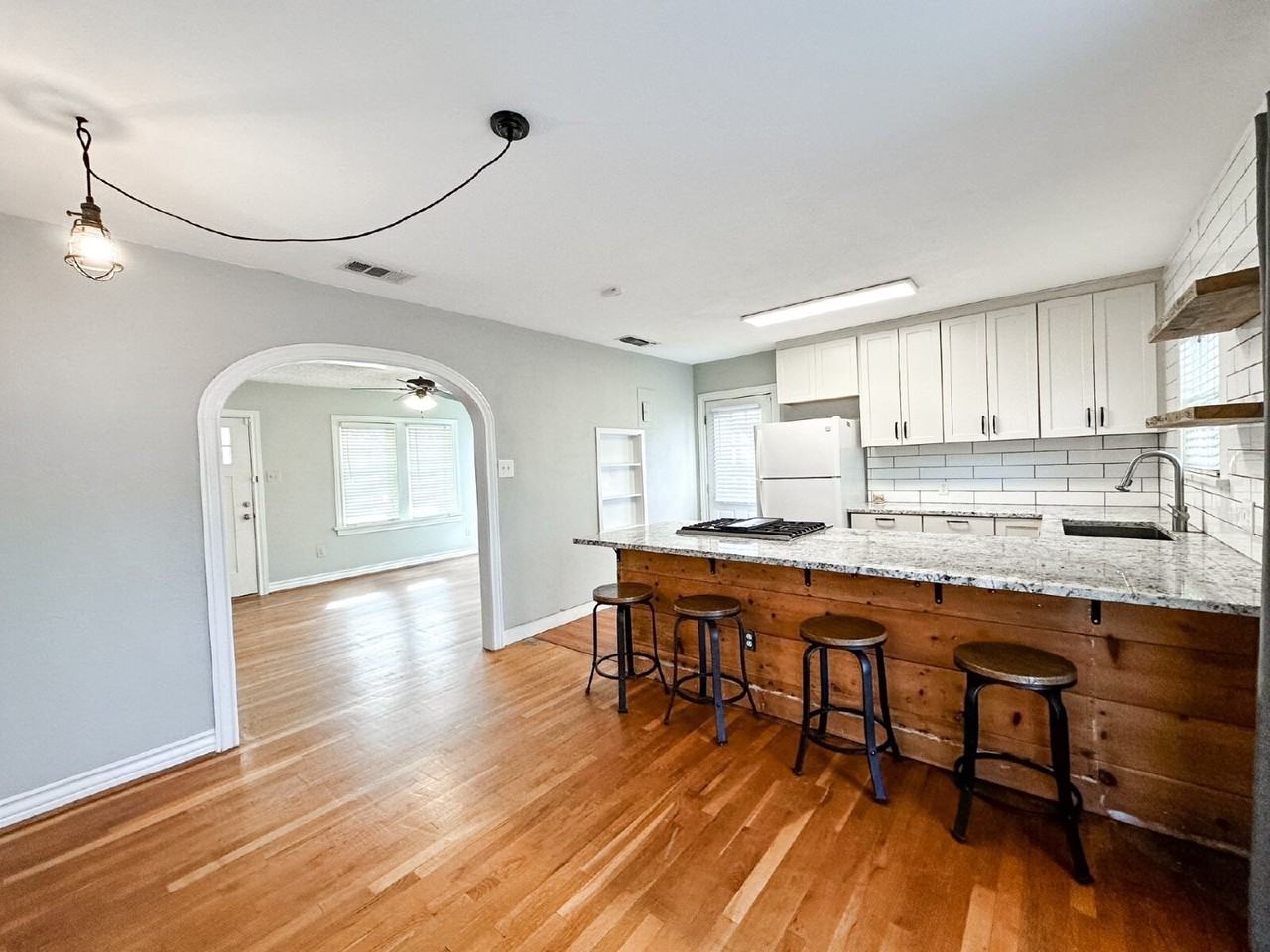 2622 25th St - Photo 5 of 12