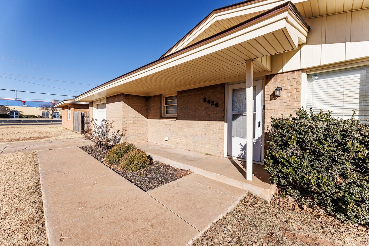 5426 25th St - Photo 3 of 41