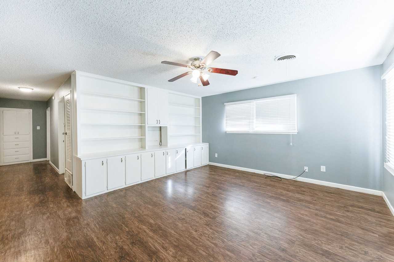 5426 25th St - Photo 6 of 41