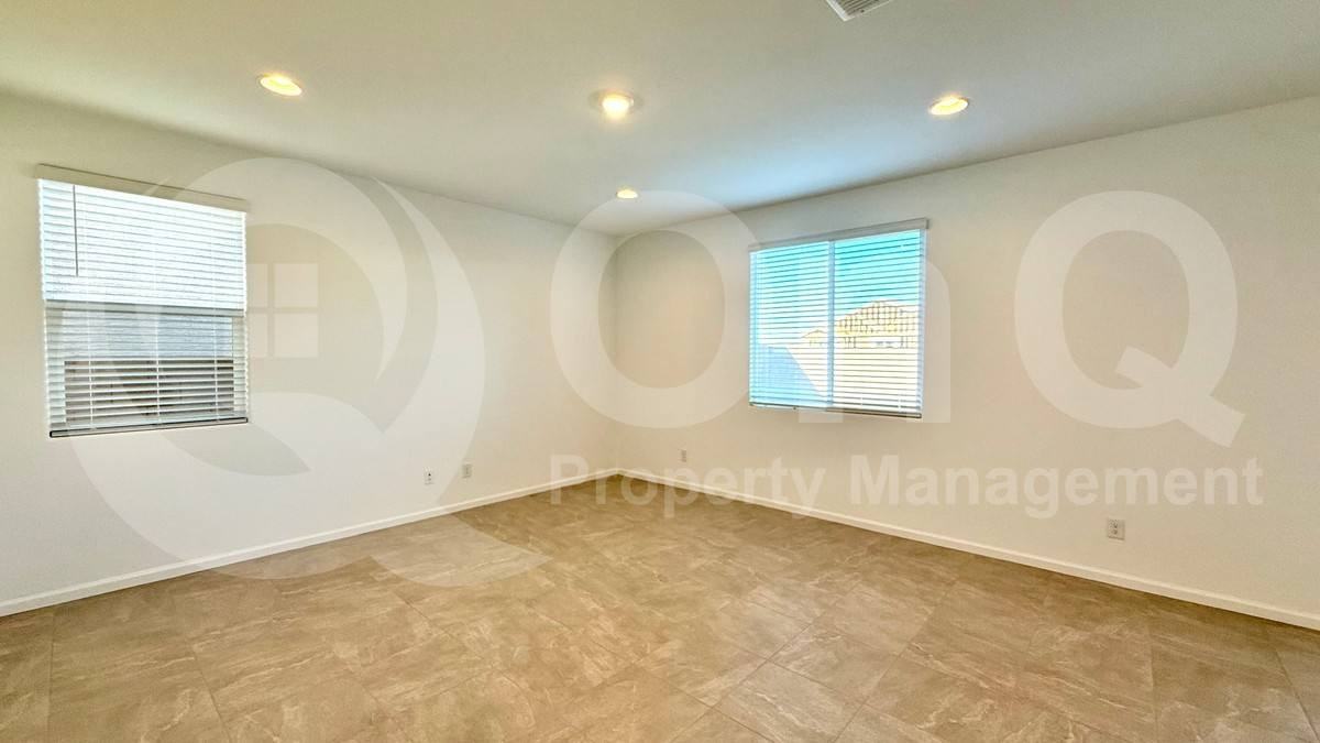 9524 W Cheery Lynn Rd - Photo 5 of 10