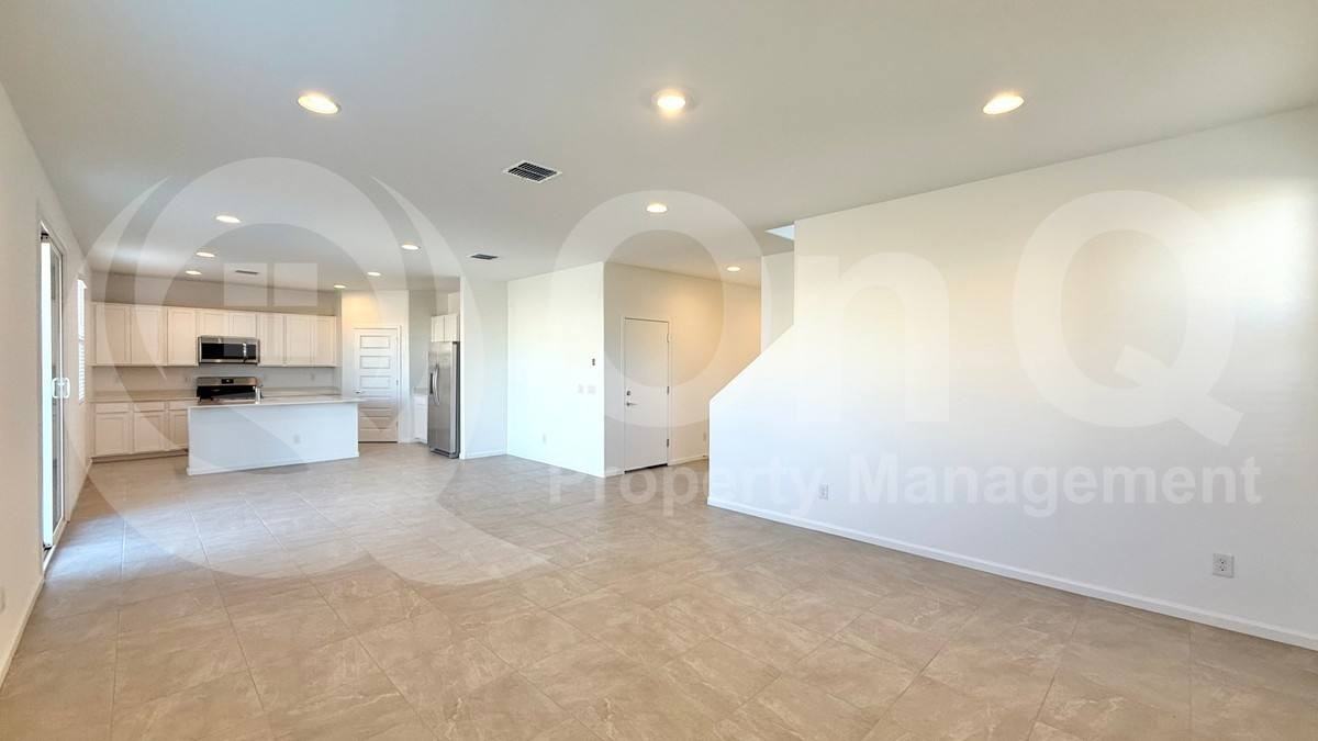 9524 W Cheery Lynn Rd - Photo 6 of 10