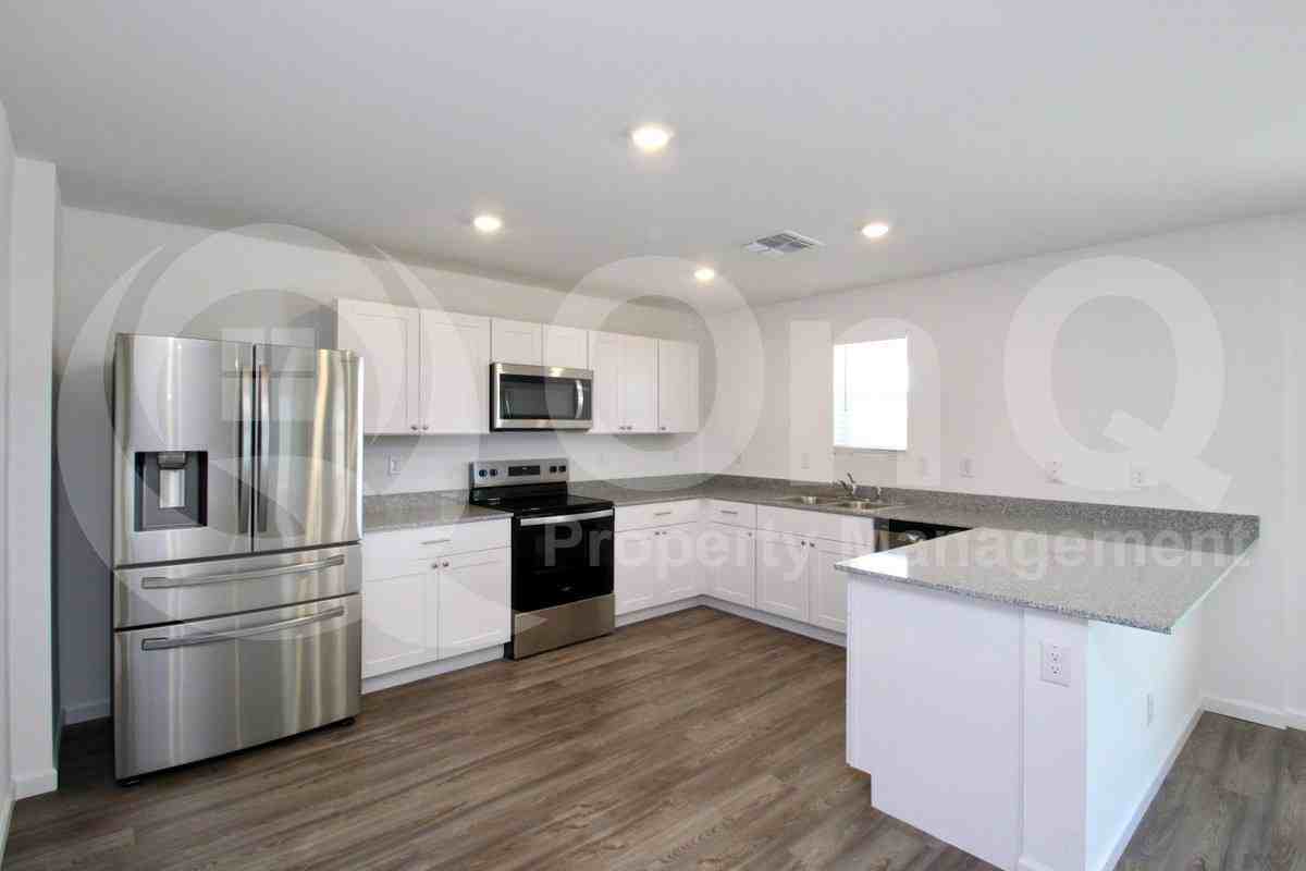 1311 E Tuscany St - Photo 3 of 10