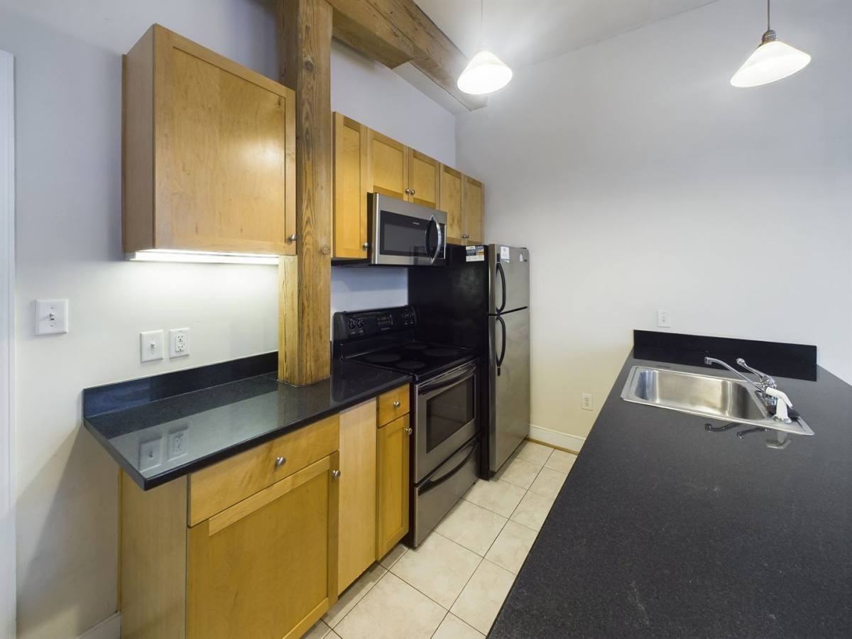 1321 1 2 E Main St #303 - Photo 4 of 10