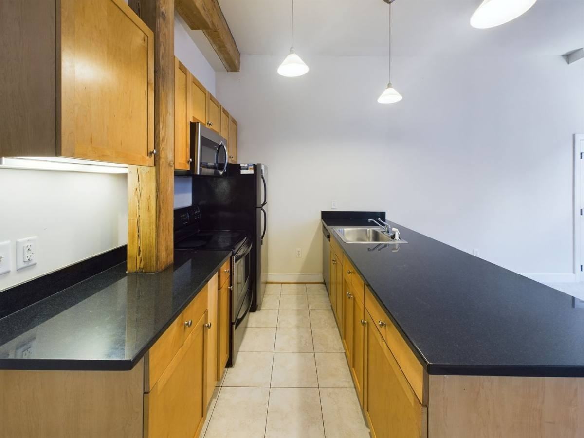 1321 1 2 E Main St #303 - Photo 5 of 10