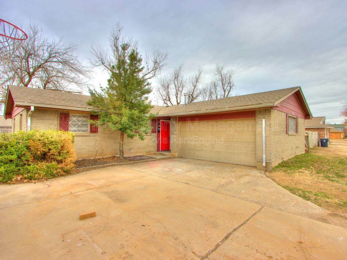 7432 Nw 27th St - Photo 2 of 10