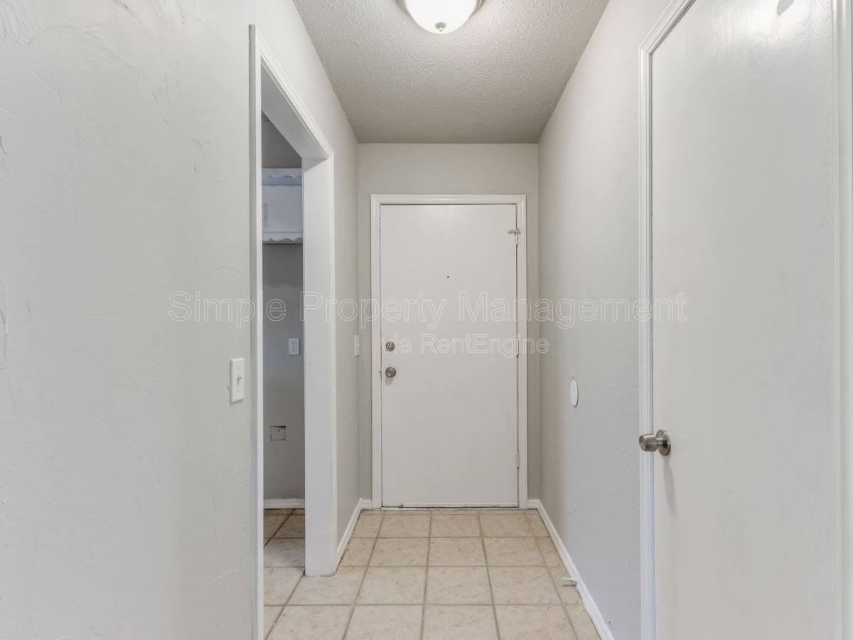 7432 Nw 27th St - Photo 3 of 10