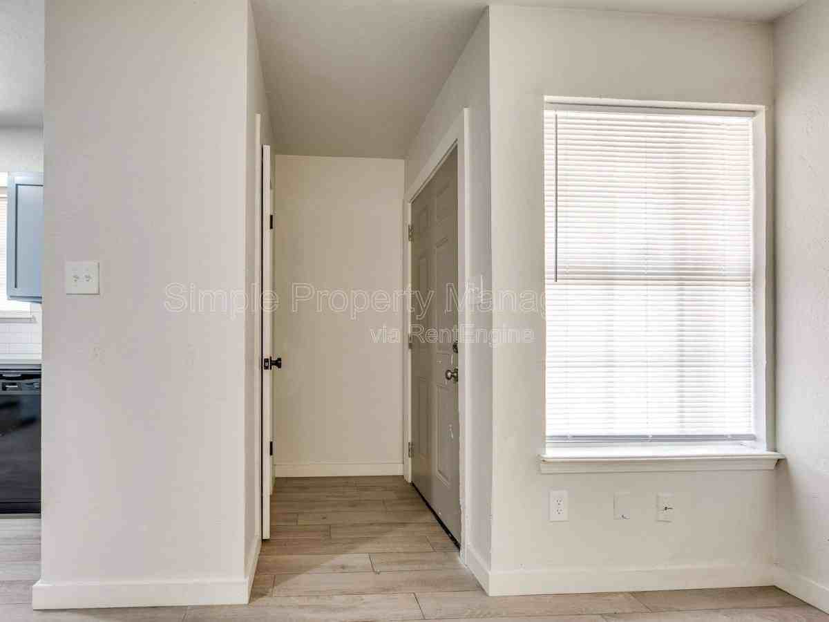 2207 Donna Dr - Photo 3 of 10
