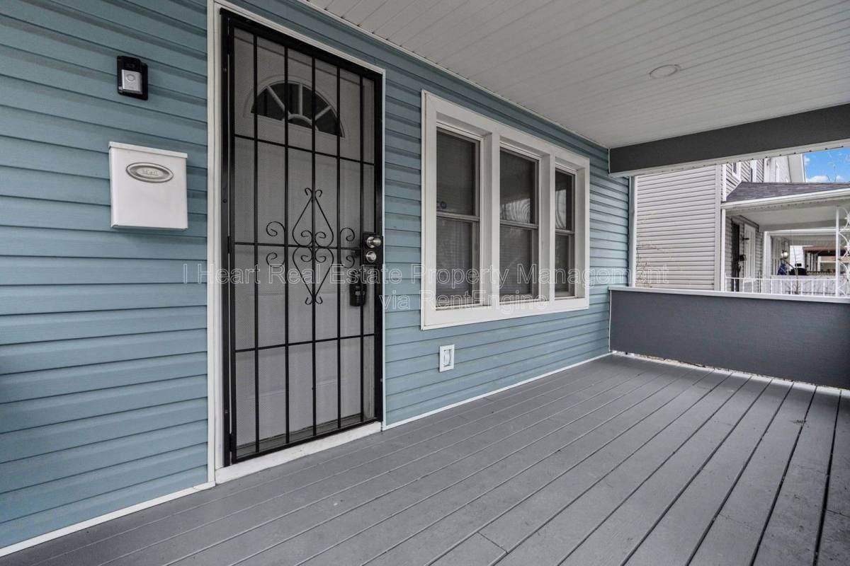 1414 Cordell Ave - Photo 3 of 10