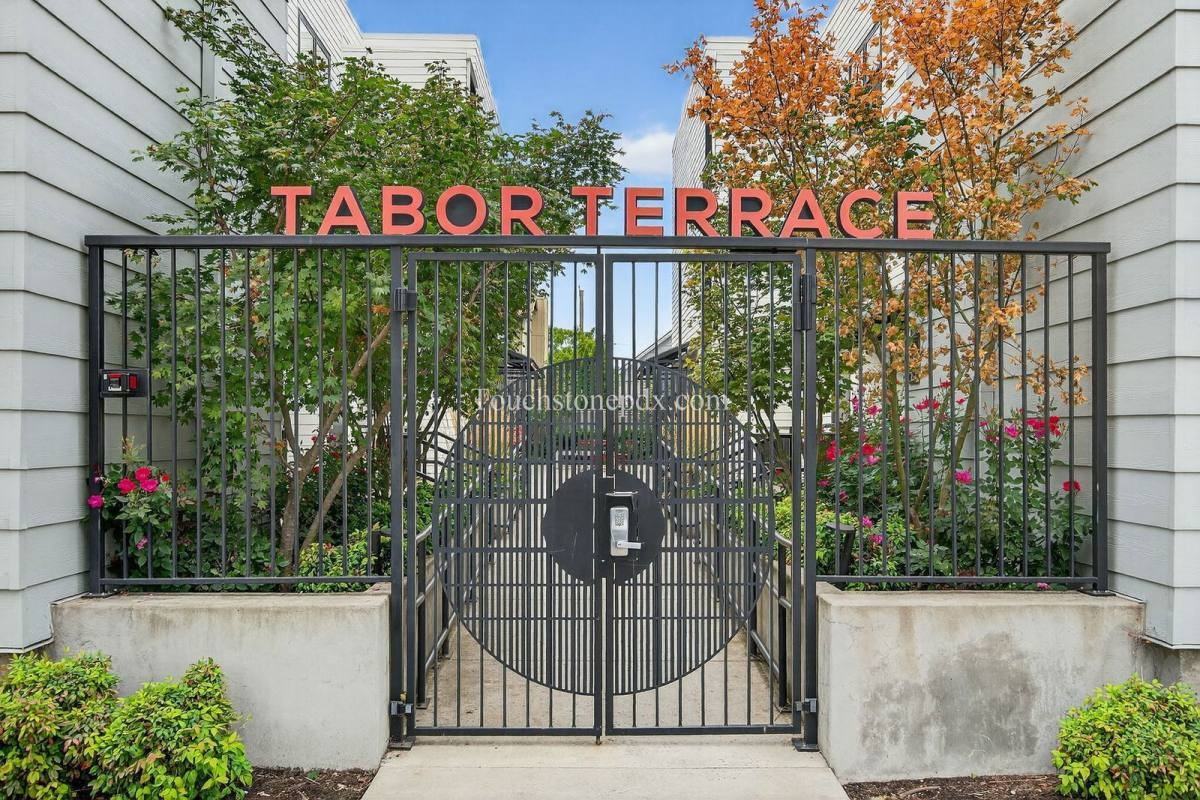 5645 Ne Glisan St #13 - Photo 3 of 10