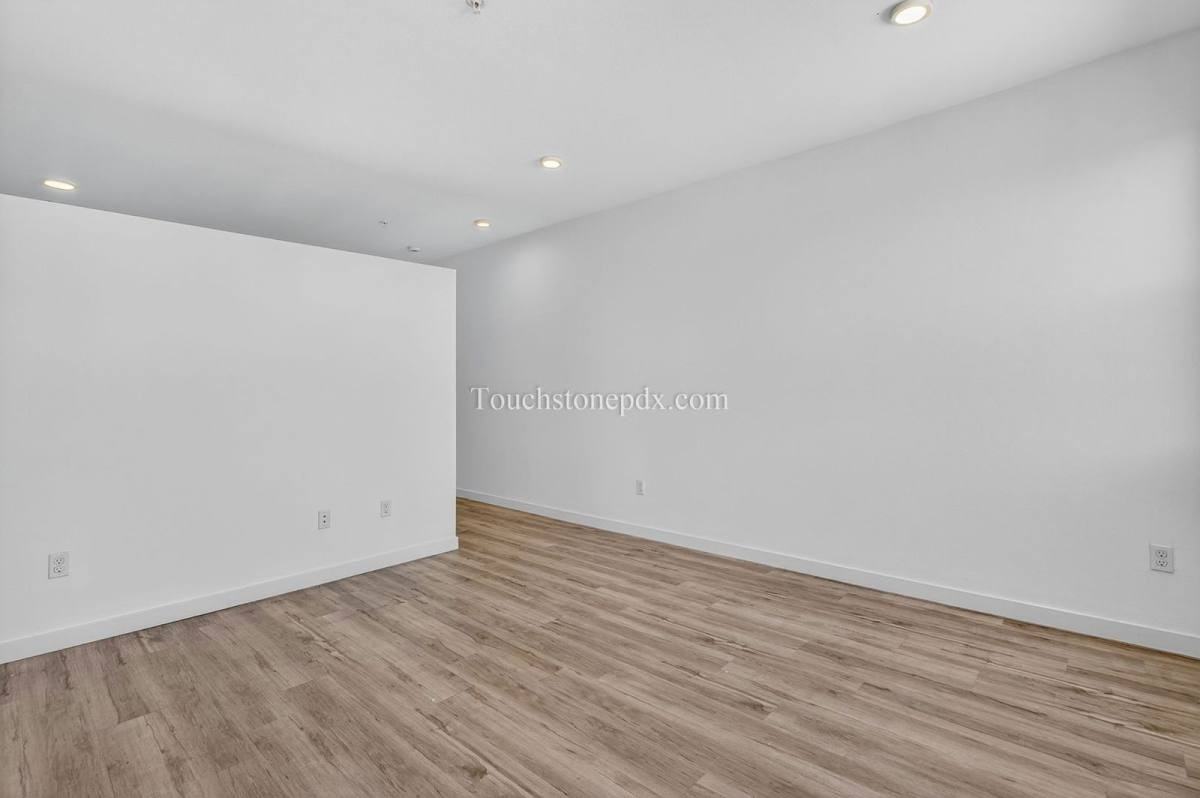 5645 Ne Glisan St #13 - Photo 7 of 10