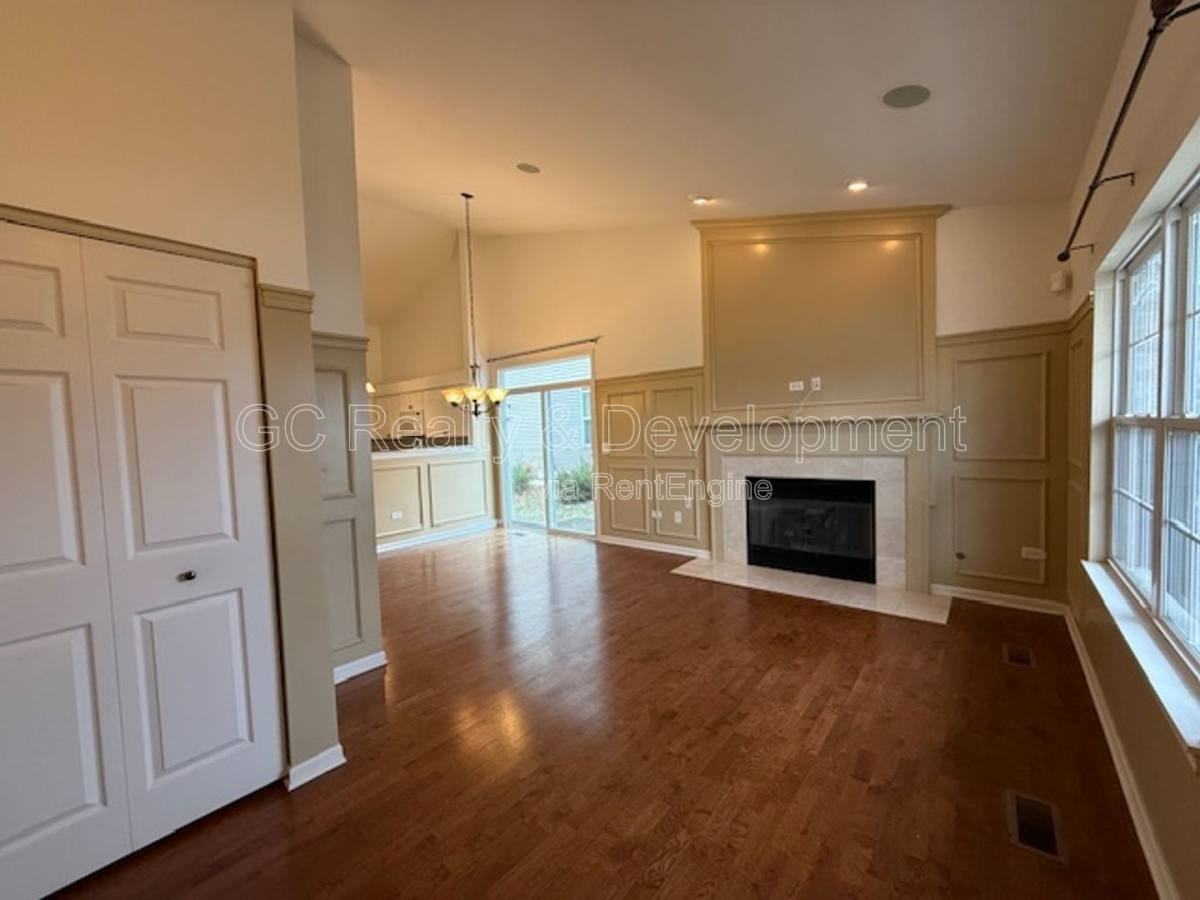 2481 Hearthstone Dr - Photo 2 of 10