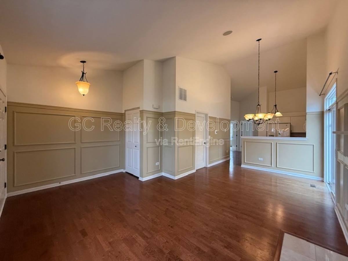 2481 Hearthstone Dr - Photo 3 of 10