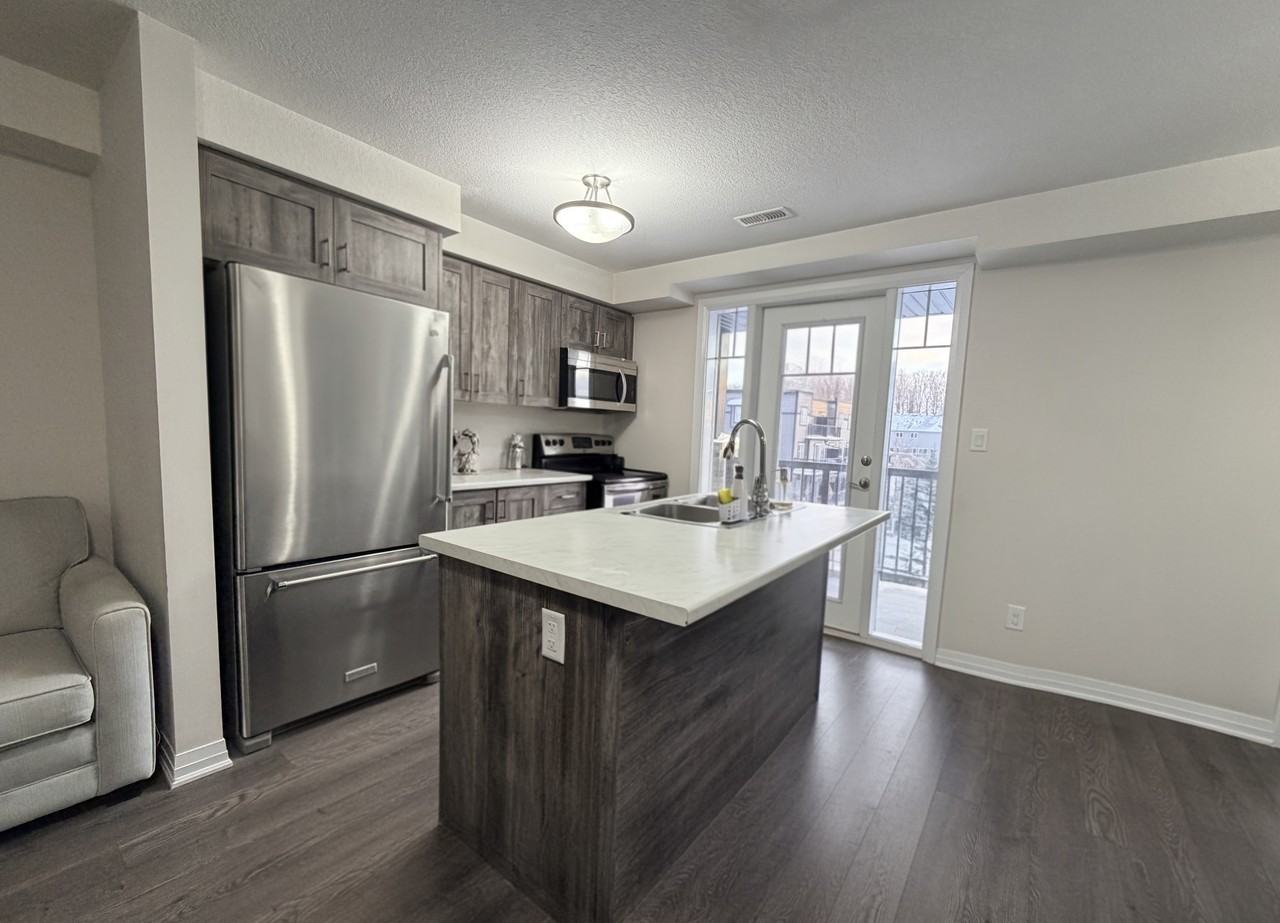 1989 Ottawa Street South #17E - Photo 3 of 16