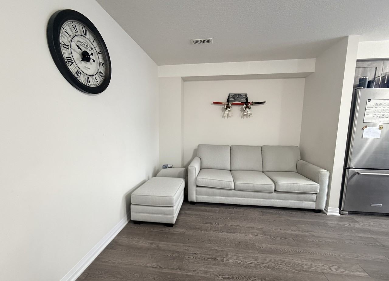 1989 Ottawa Street South #17E - Photo 5 of 16