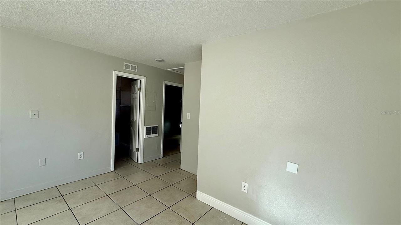 400 Peters St - Photo 3 of 4