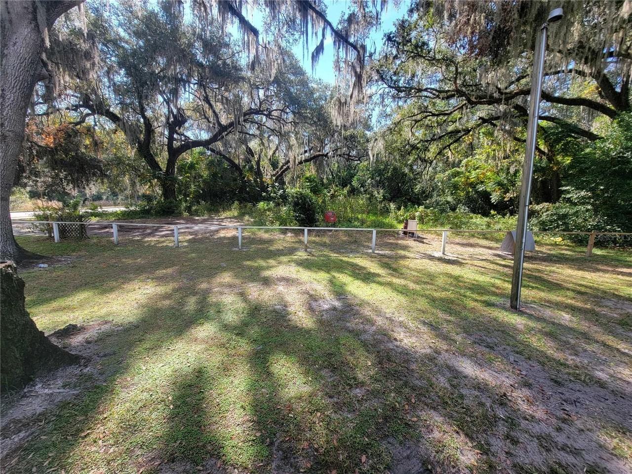 400 Peters St - Photo 4 of 4