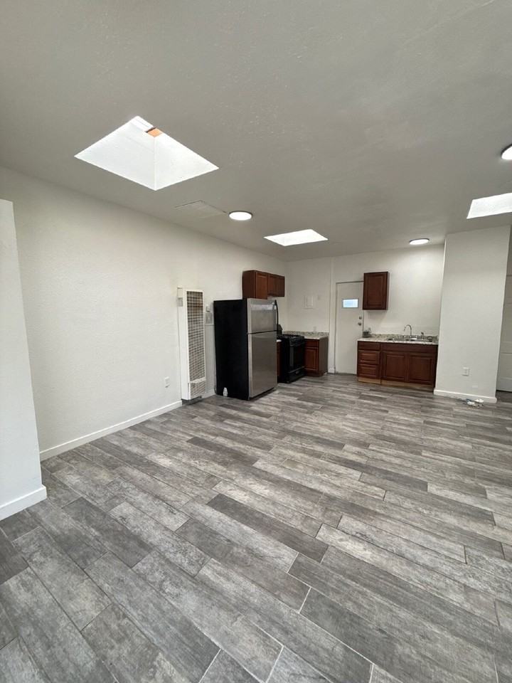 3209 Burton Ave Se - Photo 6 of 11