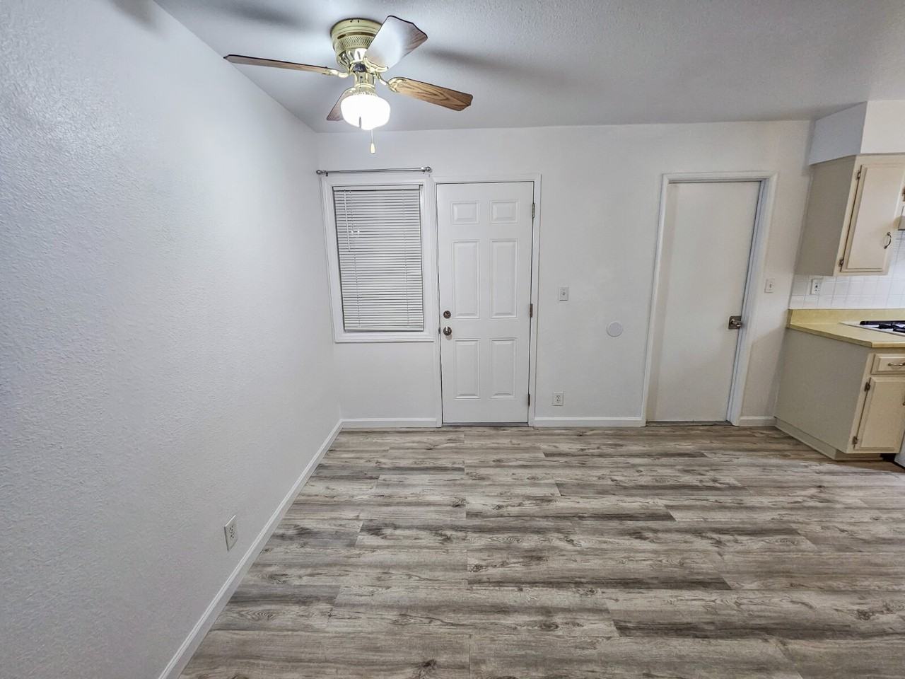 117 S Silver Ridge St - Photo 3 of 16