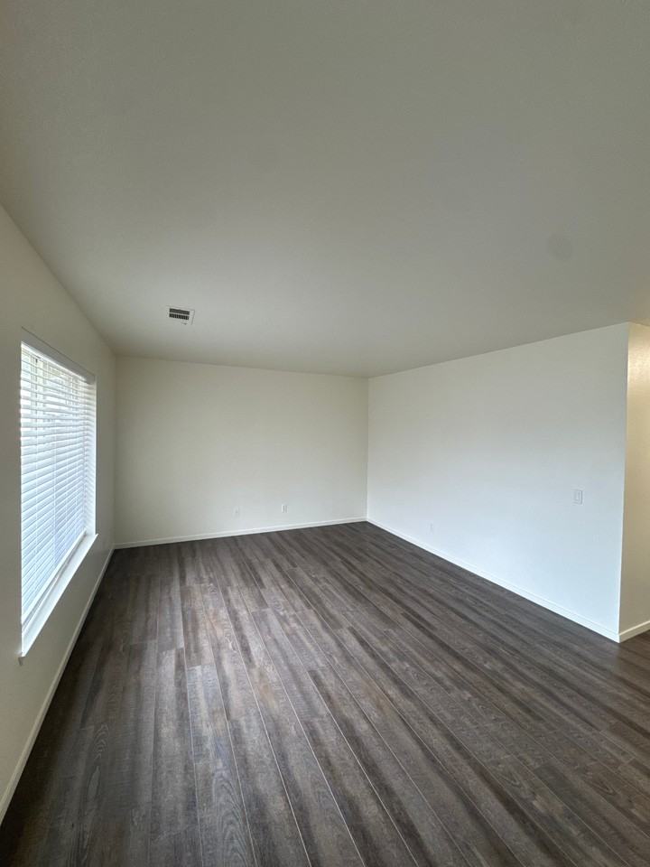 Sierra Springs Apartments - Photo 5 of 14