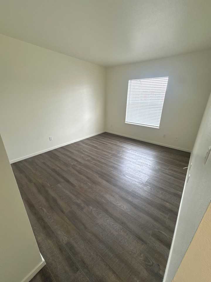 Sierra Springs Apartments - Photo 7 of 14