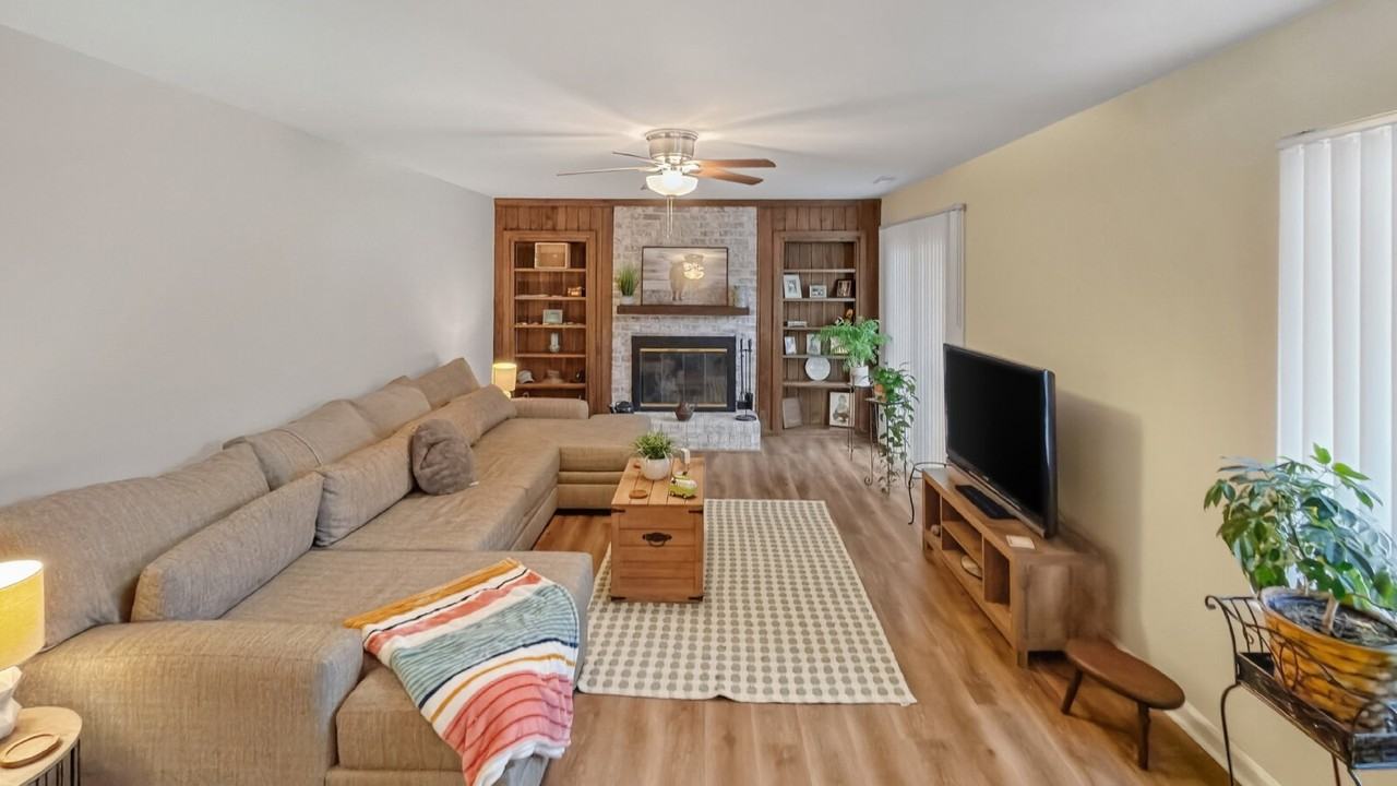 1600 Ocean Lakes Ct - Photo 3 of 25