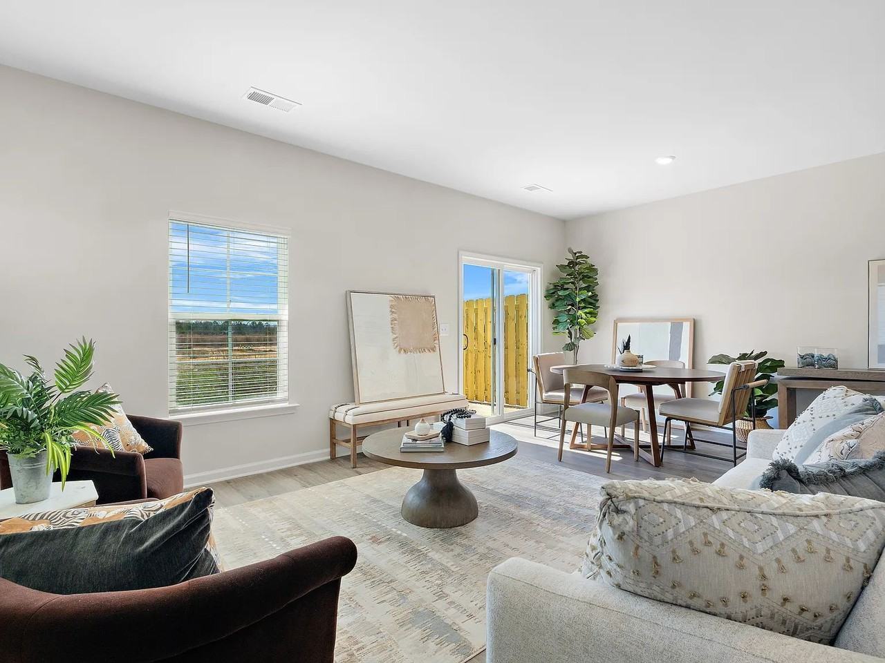 2357 Bellflower St - Photo 4 of 21