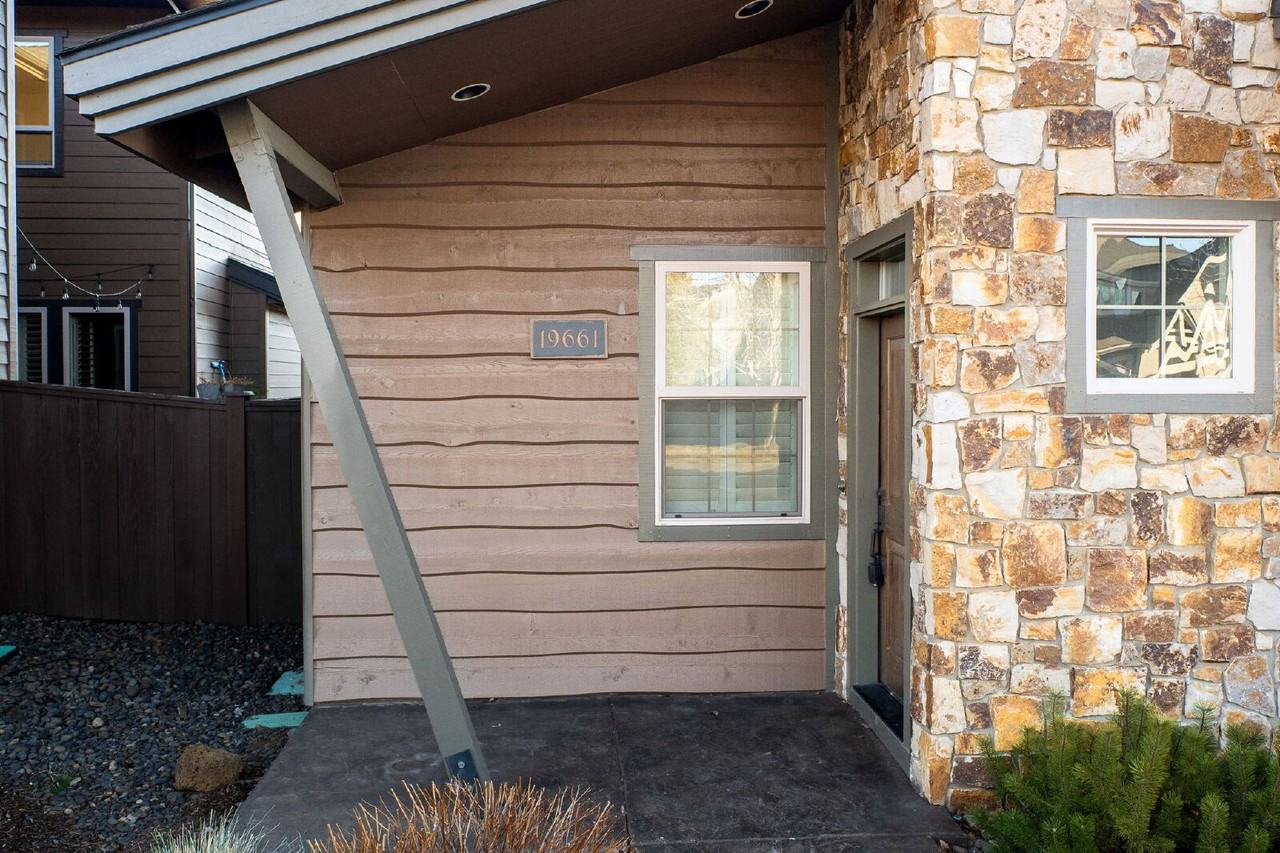 19661 Aspen Ridge Dr - Photo 3 of 37