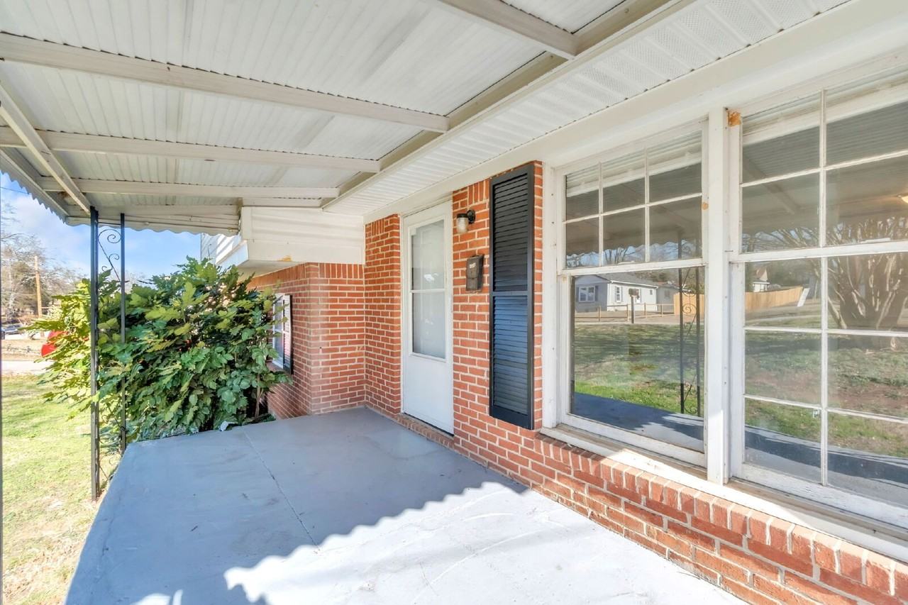 423 Bethlehem Dr - Photo 3 of 26