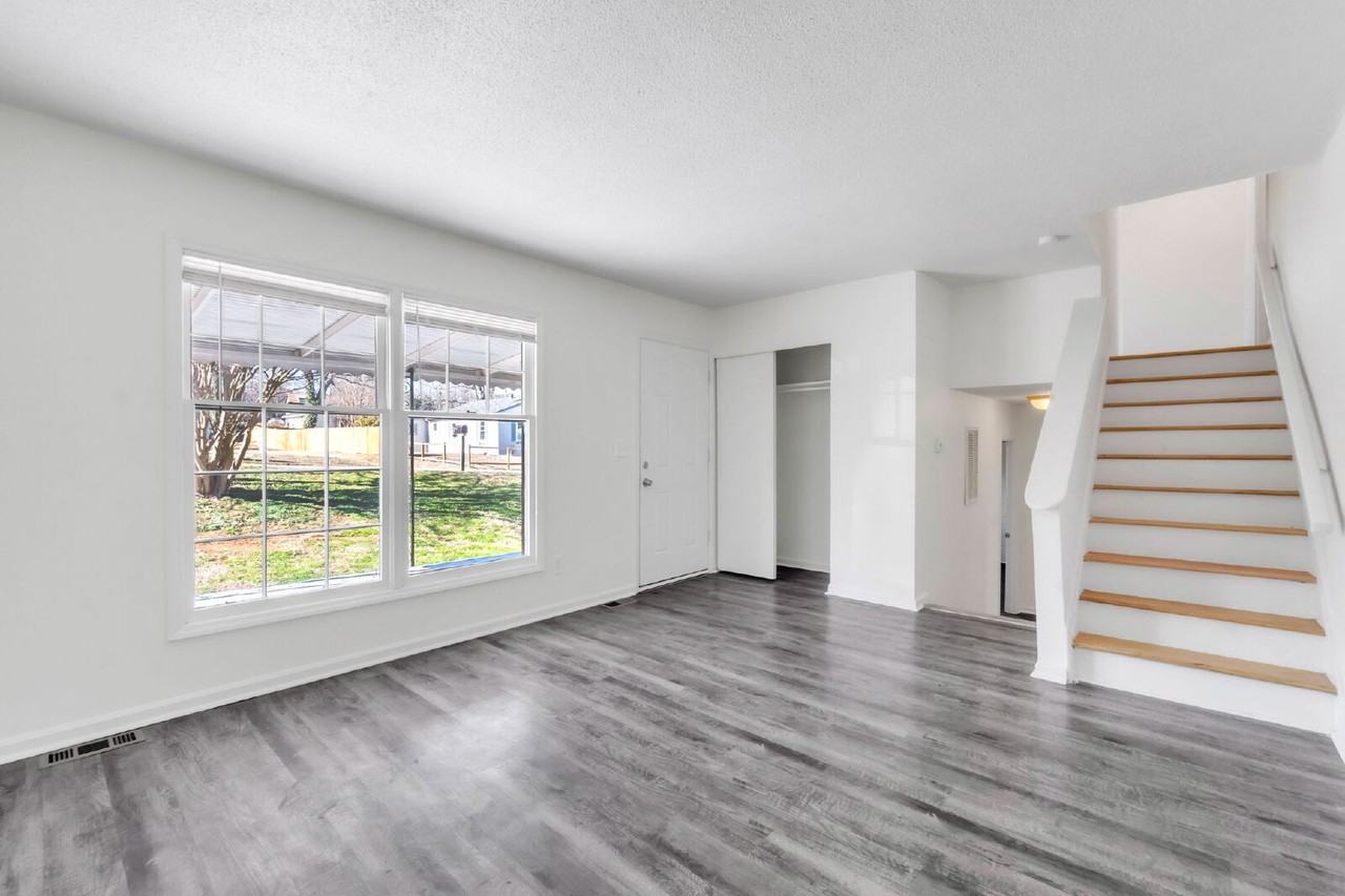 423 Bethlehem Dr - Photo 4 of 26