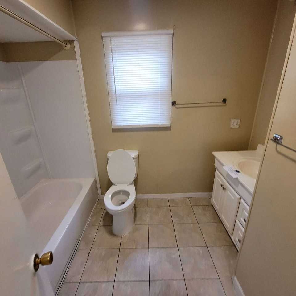 1336 N Kealing Ave - Photo 3 of 7