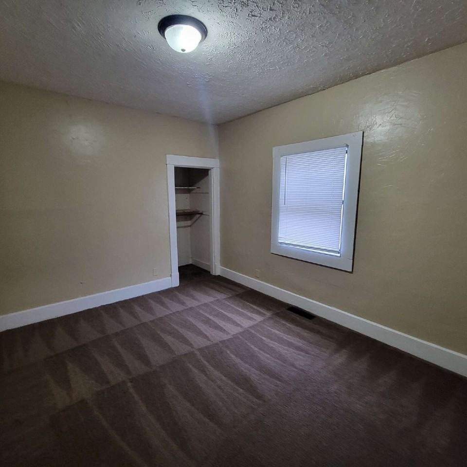 1336 N Kealing Ave - Photo 4 of 7