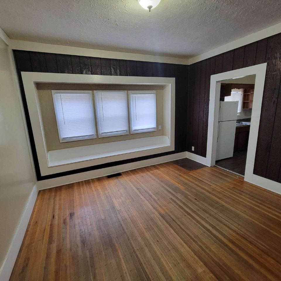 1336 N Kealing Ave - Photo 5 of 7